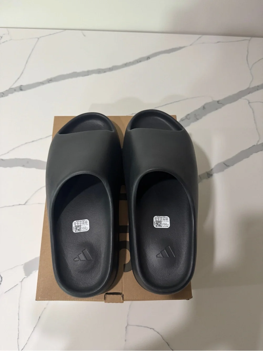 adidas YZY Slide in black